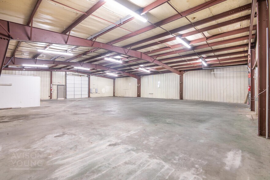 More Photos Of 401 E 1st North St, Summerville Manufacturing For Lease