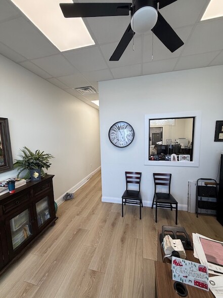 More Photos Of 504 N Breckenridge St, Ennis Warehouse For Sale