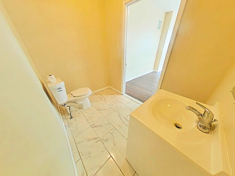 More Photos Of 5900 Market St, Philadelphia Storefront Retail Residential For Sale