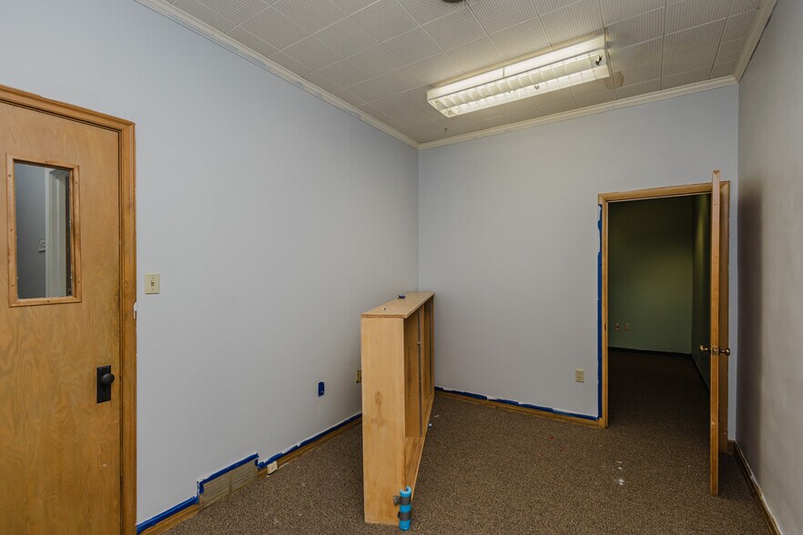 More Photos Of 724 N Main St, Newton Storefront For Sale