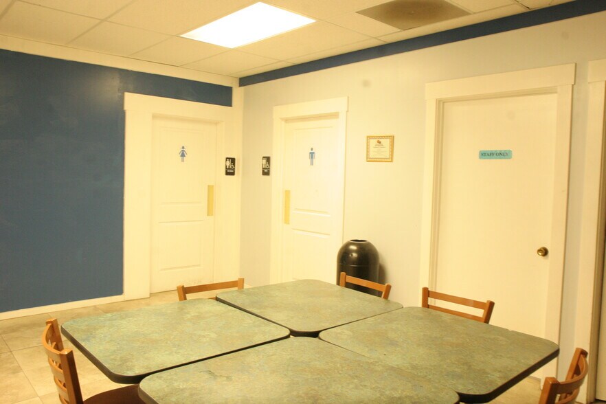 More Photos Of 4684-4688 W Chinden Blvd, Boise Freestanding For Lease