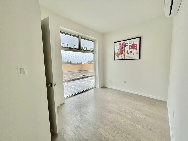 More Photos Of 150-30 12th Ave, Whitestone Apartments For Sale