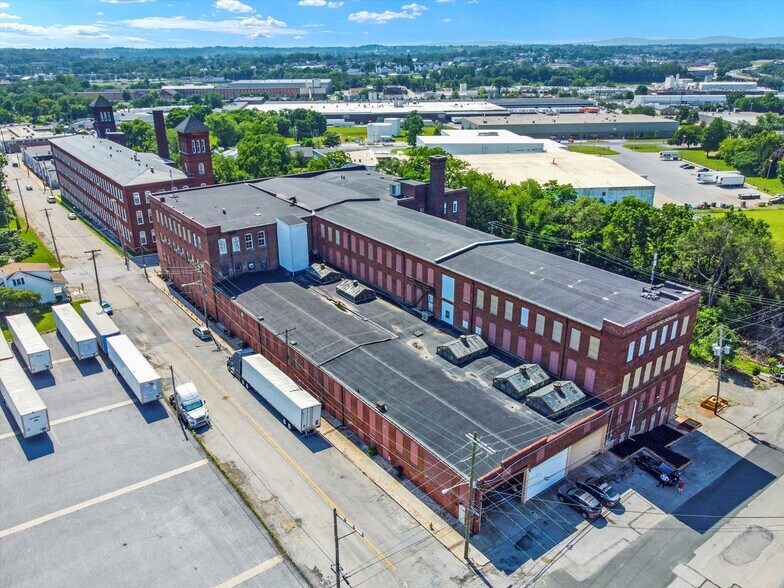 More Photos Of 701 E Hay St, York Warehouse For Lease