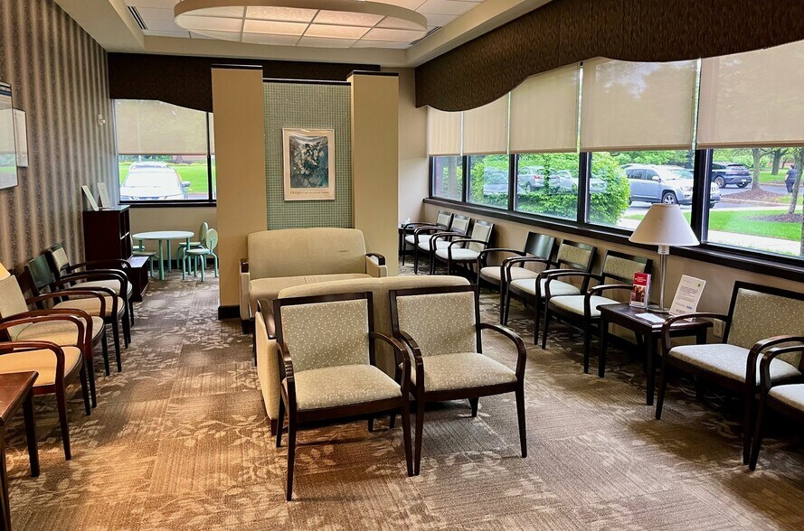 More Photos Of 1665 Valley Center Pky, Bethlehem Medical For Sale