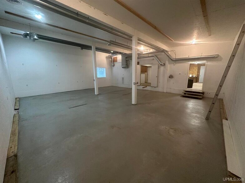 More Photos Of 19283 US Highway 41 W, Champion Light Manufacturing For Sale