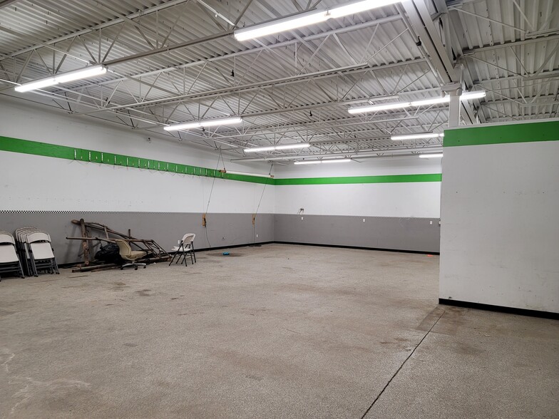 More Photos Of 362 Industrial Park Rd, Middletown Warehouse For Sale