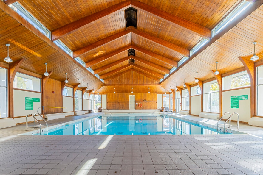 More Photos Of 2105 90 Av SW, Calgary Apartments For Lease