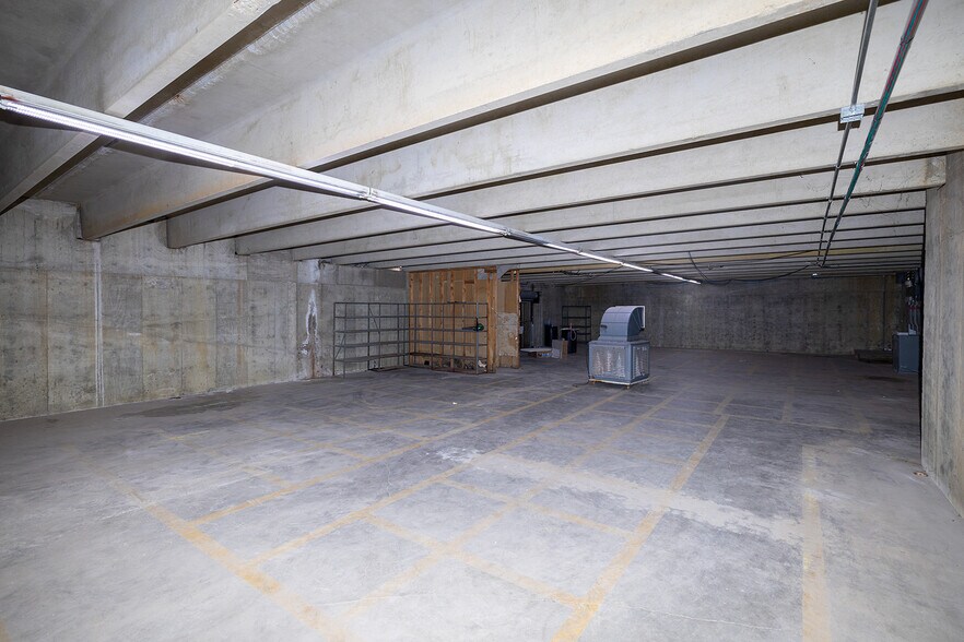 More Photos Of 11209 W Kellogg, Wichita Auto Dealership For Sale