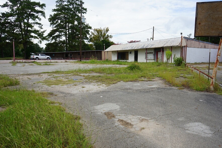 More Photos Of 11421 Highway 150, Shepherd Storefront Retail Office For Sale