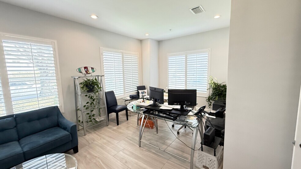 More Photos Of 750 11th St S, Naples Office Residential For Sale