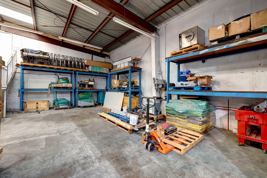 More Photos Of 3635 Polaris Ave, Las Vegas Industrial For Lease