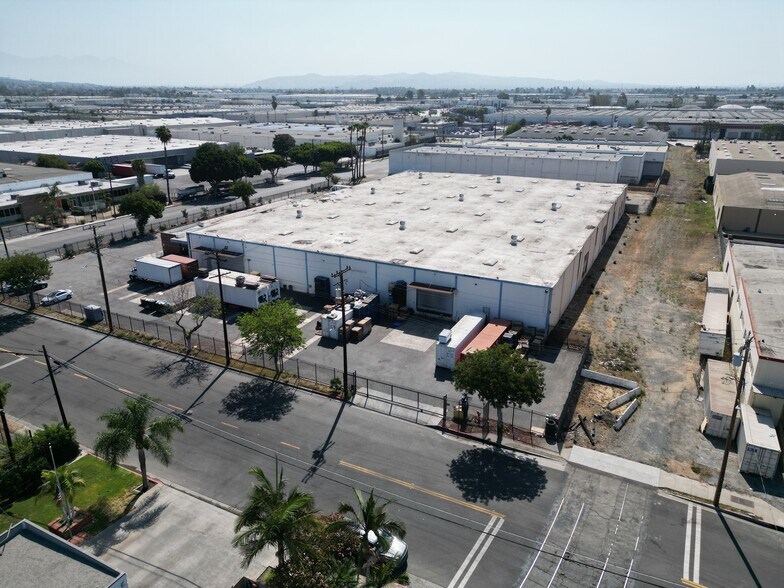 More Photos Of 6408-6414 Gayhart St, Commerce Warehouse For Sale