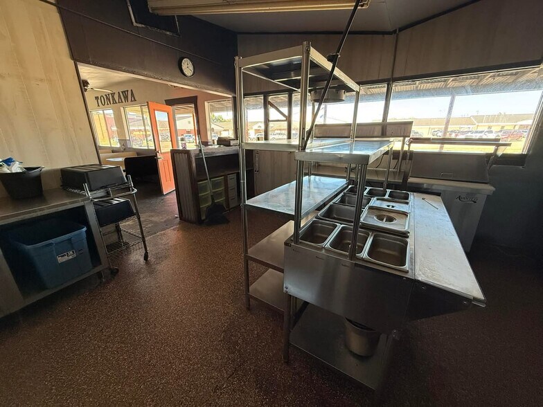 More Photos Of 507 E North Ave, Tonkawa Fast Food For Sale