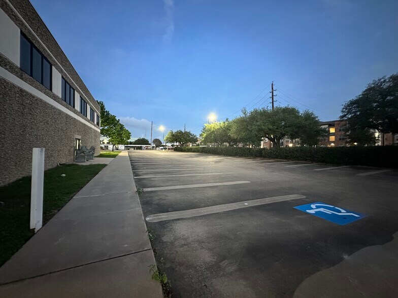 More Photos Of 11100 W Airport Blvd, Stafford Warehouse For Lease