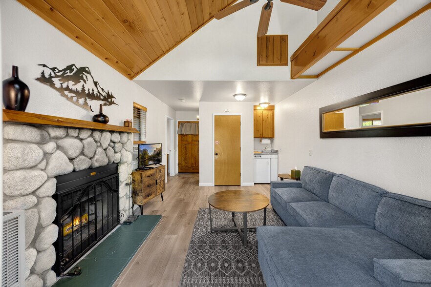 More Photos Of 26345 Delano Dr, Idyllwild-Pine Cove Hotel For Sale