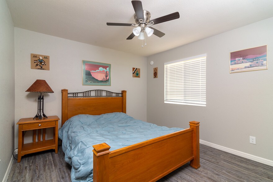 More Photos Of 515 W Pebble Beach Dr, Tempe Specialty For Sale