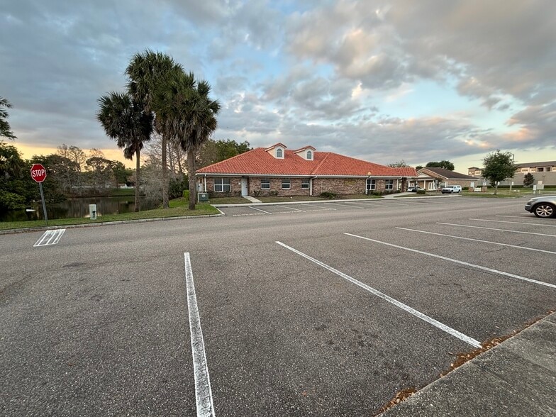 More Photos Of 825 E Oak St, Kissimmee Medical For Sale