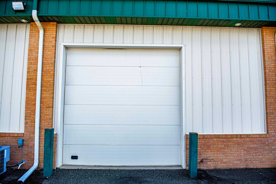 More Photos Of 350 Granary Rd, Forest Hill Flex For Lease