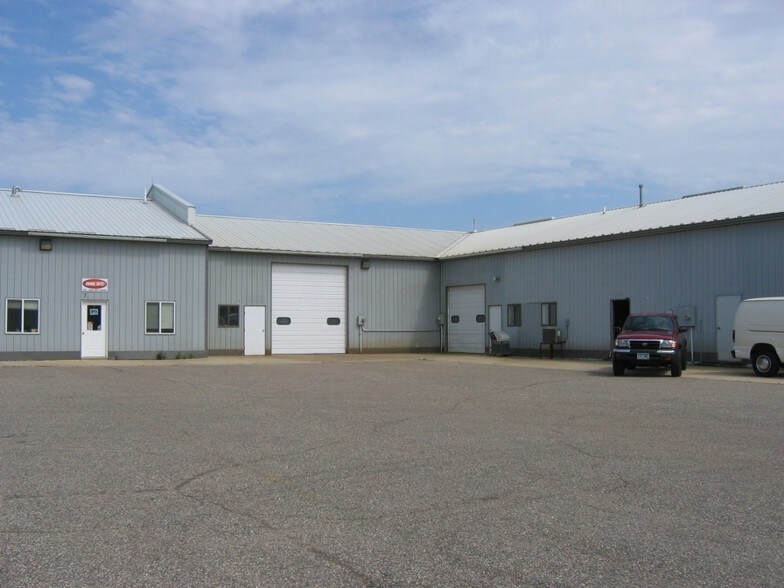 More Photos Of 945 5th Ave SE, Hutchinson Light Manufacturing For Lease