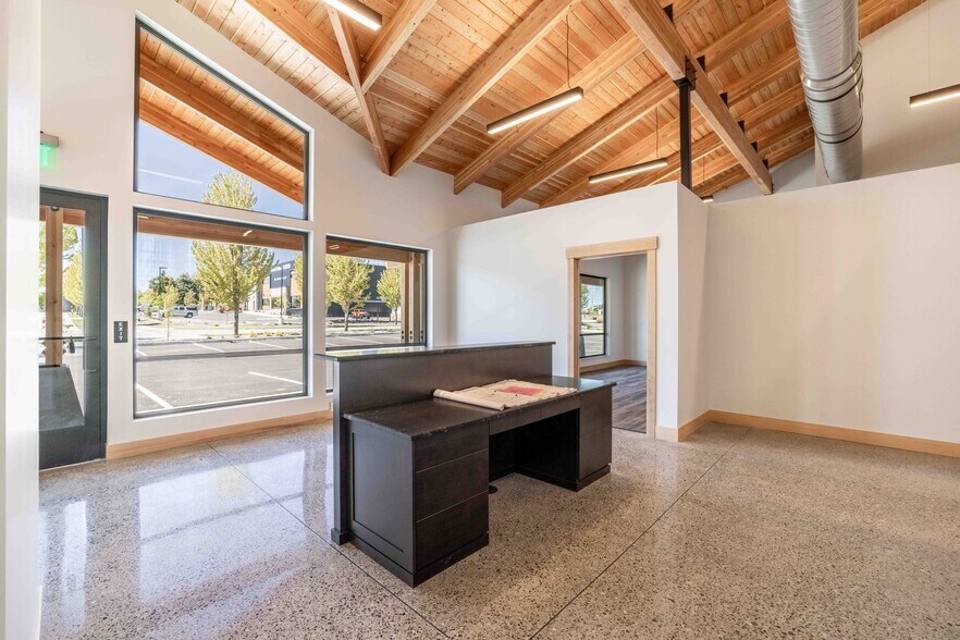 More Photos Of 8512 N Wayne Dr, Hayden Flex For Lease