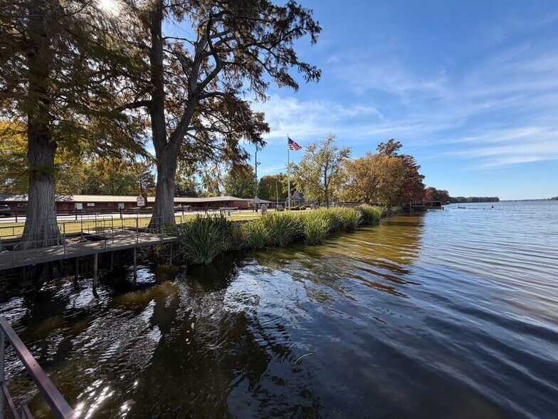 More Photos Of 600 E Lakeview Dr, Hornbeak Restaurant For Sale