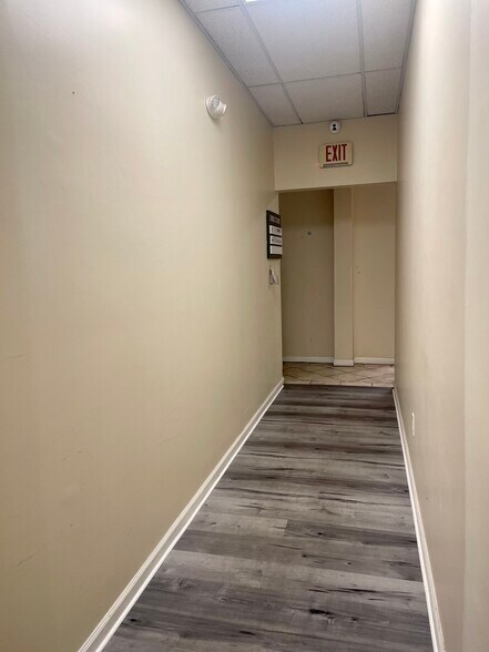 More Photos Of 1345 E Putnam Ave, Old Greenwich Storefront Retail Office For Lease
