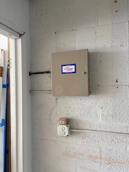 More Photos Of 1310 S Killian Dr, West Palm Beach Warehouse For Sale