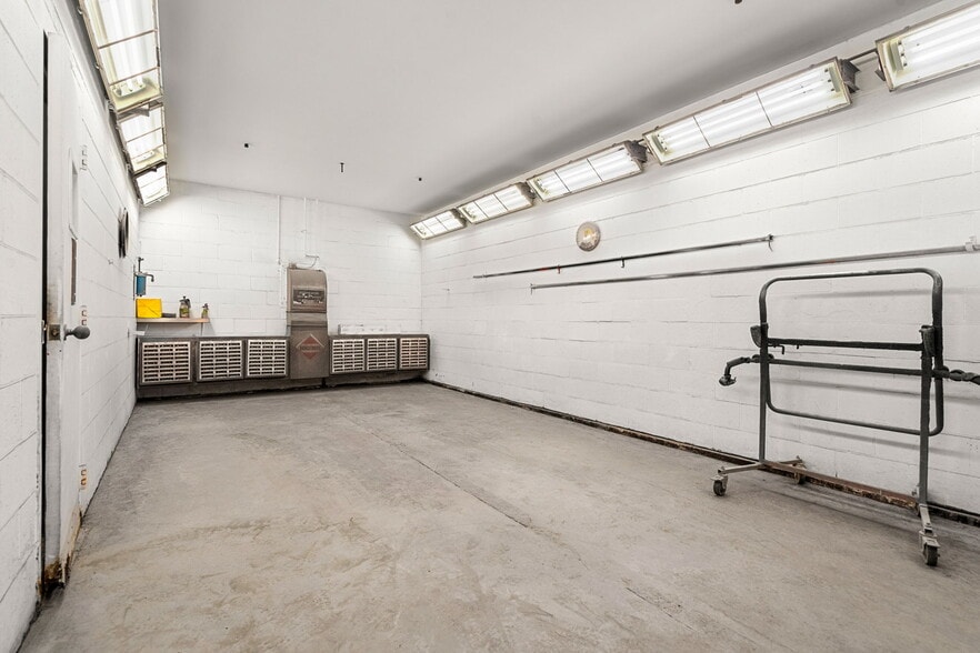 More Photos Of 135 Pleasant St, Lynn Industrial For Sale