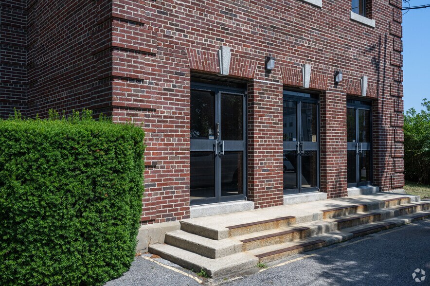 More Photos Of 385 Court St, Plymouth Office For Lease