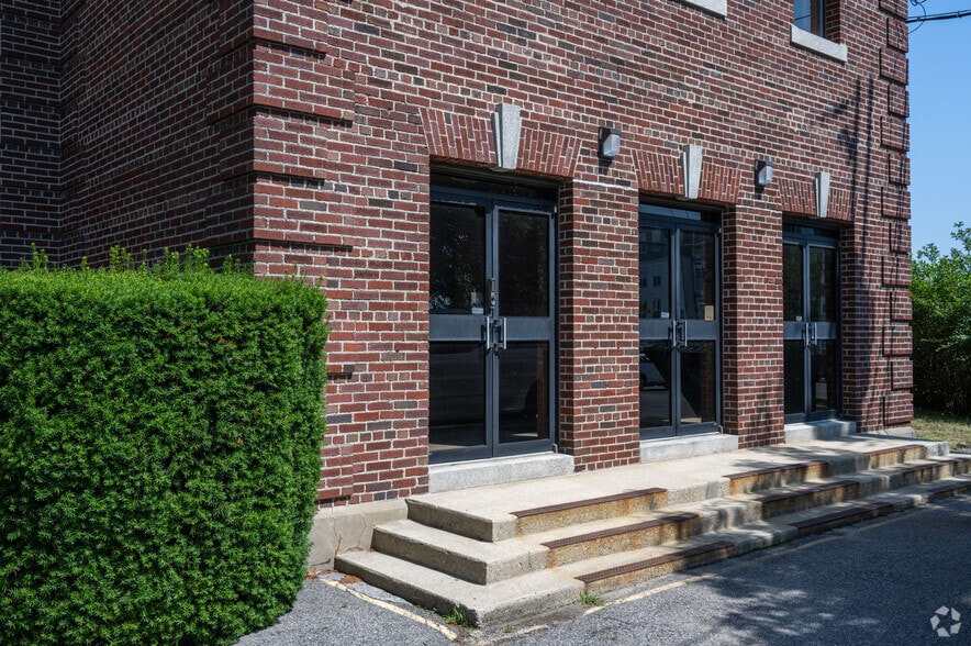 More Photos Of 385 Court St, Plymouth Office For Lease