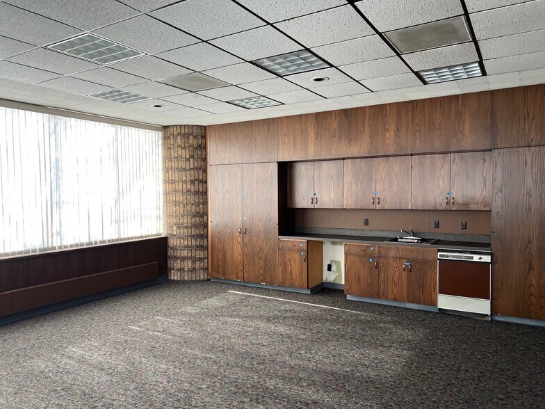 More Photos Of 502 2nd Ave N, Wahpeton Office For Sale