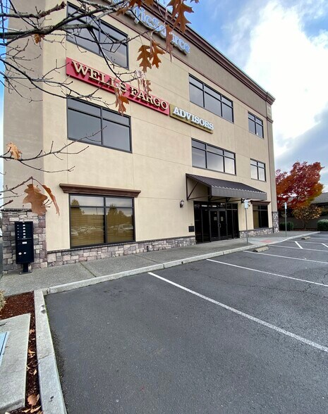 More Photos Of 1301 Poplar Dr, Medford Medical For Lease