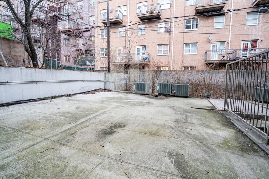 More Photos Of 153 Skillman St, Brooklyn Apartments For Lease