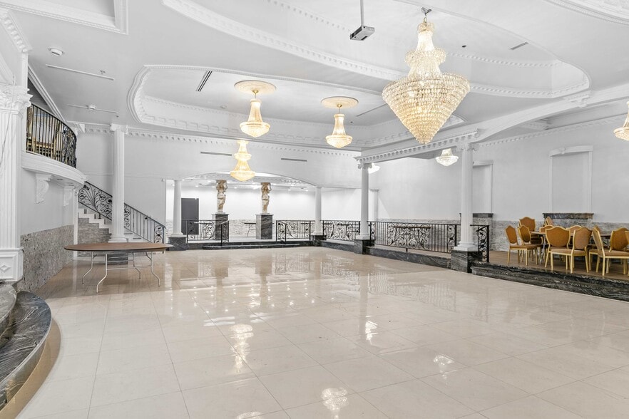 More Photos Of 13311 Sherman Way, North Hollywood Warehouse For Sale