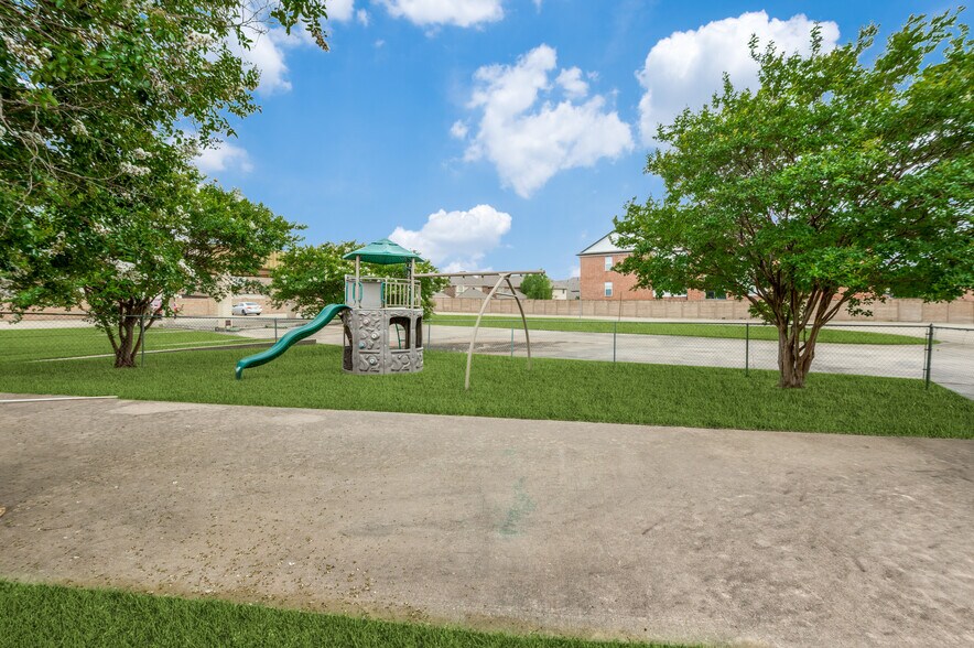 More Photos Of 2345 E State Highway 121, Lewisville Contractor Storage Yard For Sale