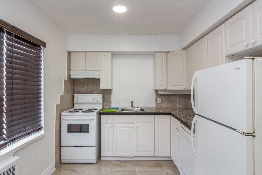 More Photos Of 2709 Lake Shore Dr, Toronto Apartments For Sale