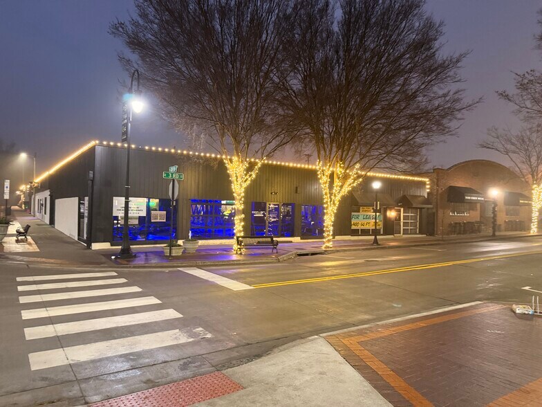 More Photos Of 127 SE 3rd St, Lees Summit Freestanding For Lease