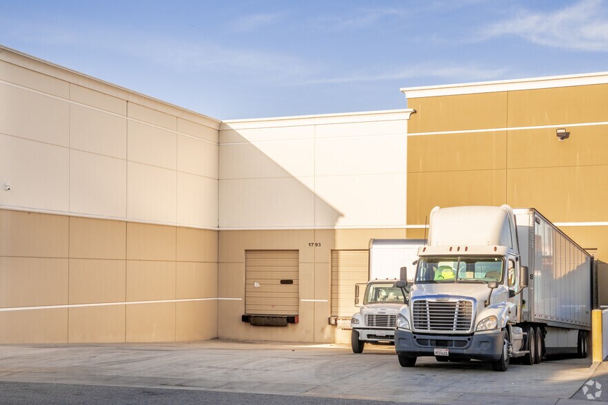 More Photos Of 1799 W 2nd St, Pomona Warehouse For Lease