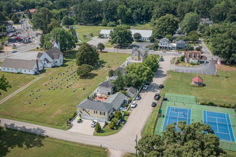 More Photos Of 65 Tavern Rd, Irvington Hotel For Sale