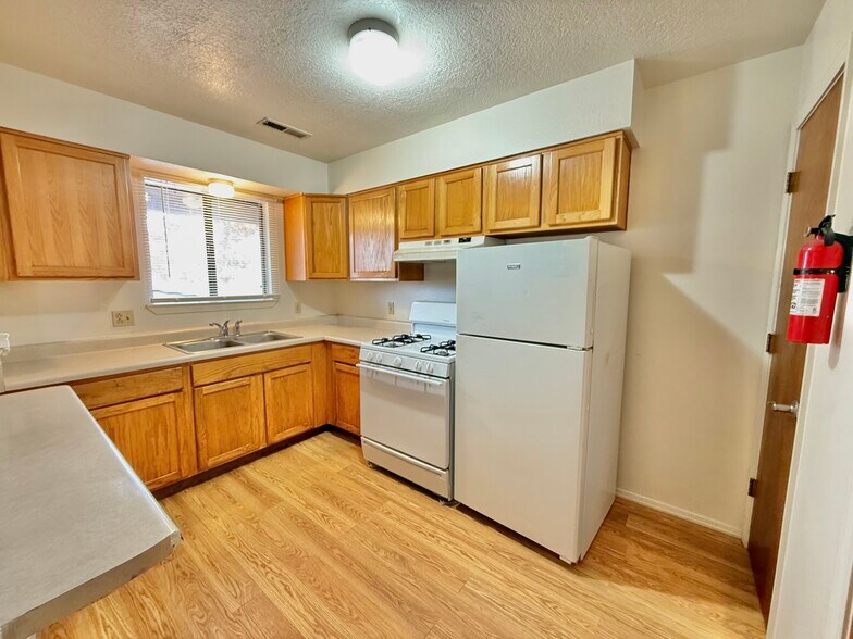 More Photos Of 1333-1339 San Mateo Blvd SE, Albuquerque Apartments For Sale