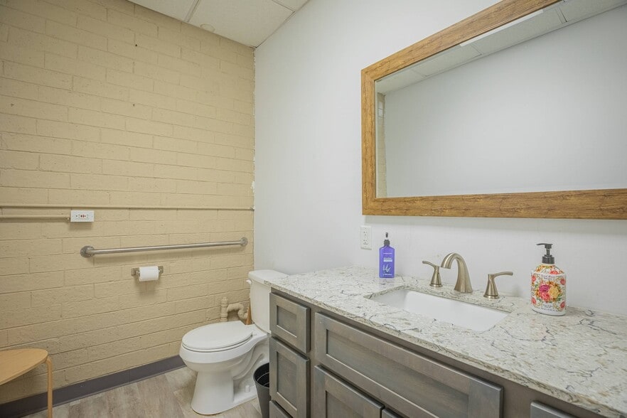 More Photos Of 48 Griffin St, McDonough Storefront For Sale