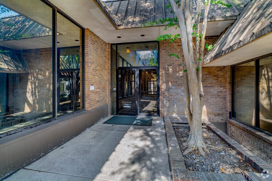 More Photos Of 4203-4211 Gardendale St, San Antonio Office For Lease