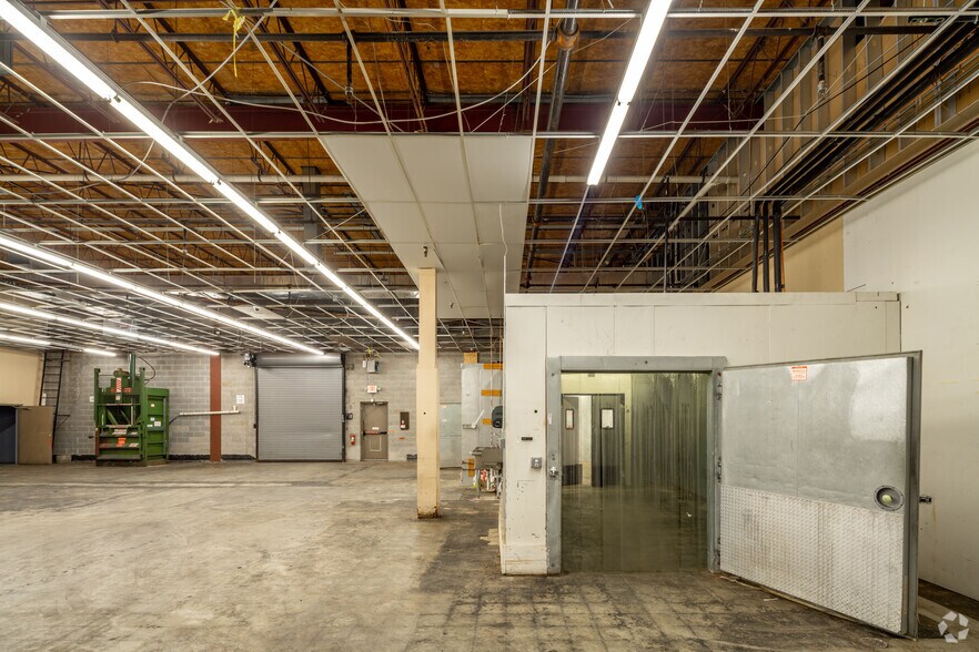 More Photos Of 20425-20427 Plymouth Rd, Detroit Freestanding For Sale