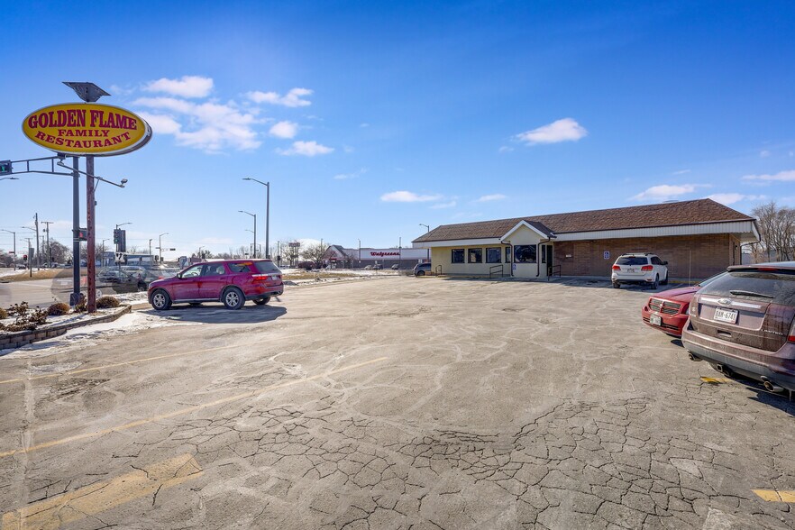 More Photos Of 2604 Custer St, Manitowoc General Retail For Sale