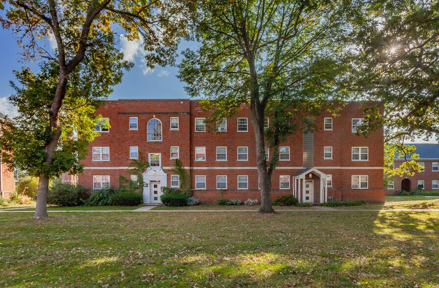 More Photos Of 3333 Grand Ave, Des Moines Apartments For Sale