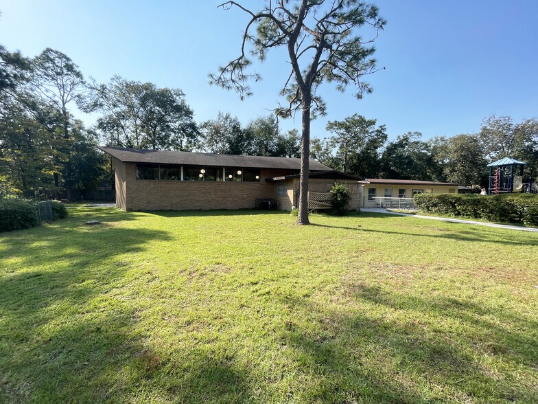 More Photos Of 1901 Leonid Rd, Jacksonville Schools For Sale