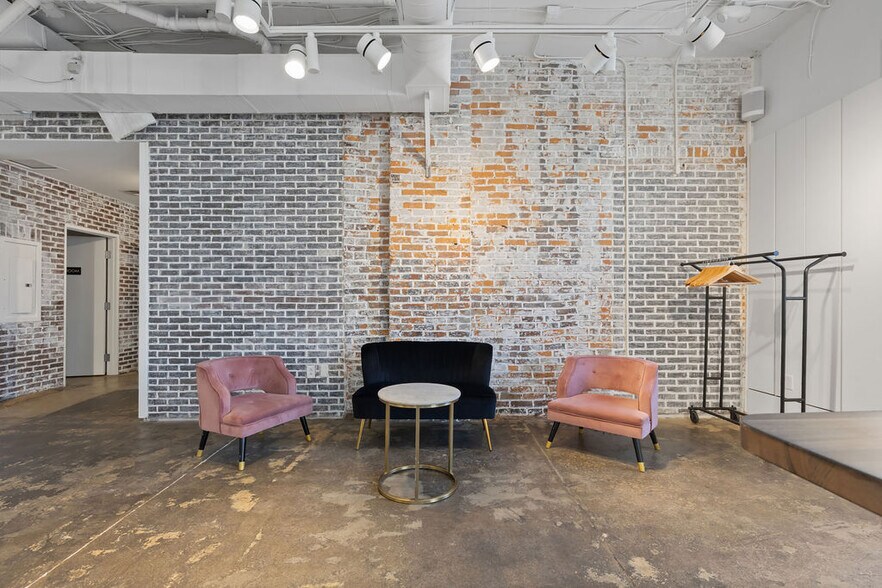 More Photos Of 17 E Brickel St, Columbus General Retail For Sale