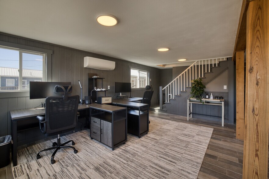 More Photos Of 40 Main St, Pacific Beach Flex For Sale