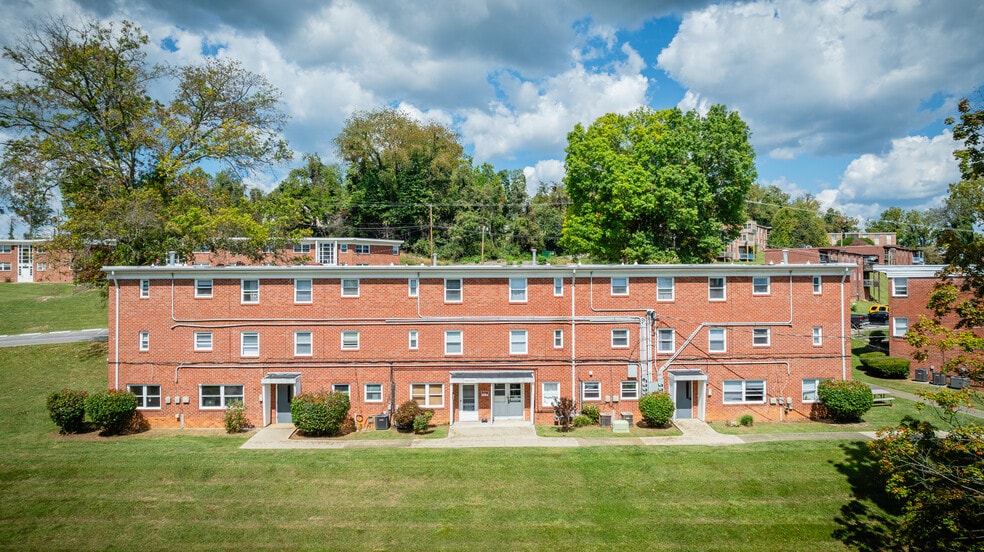 More Photos Of 132 Mesa Ln, Bristol Apartments For Sale