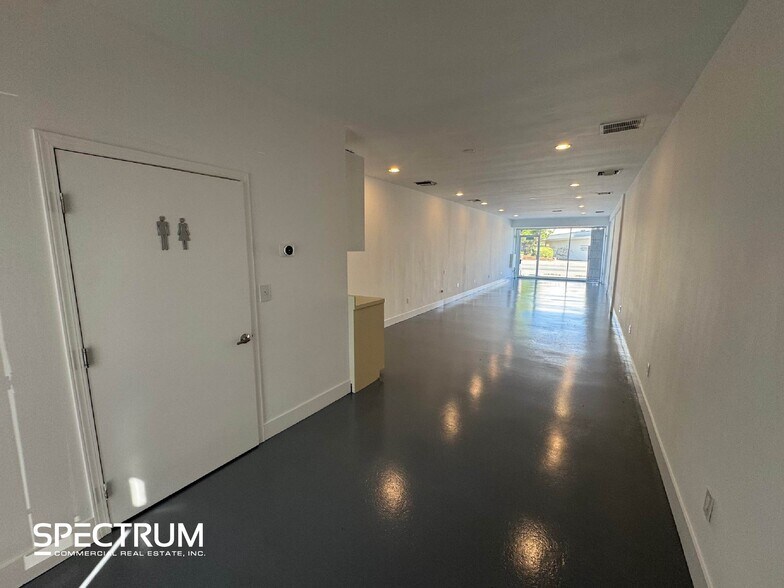 More Photos Of 18014-18016 Ventura Blvd, Encino Storefront For Lease